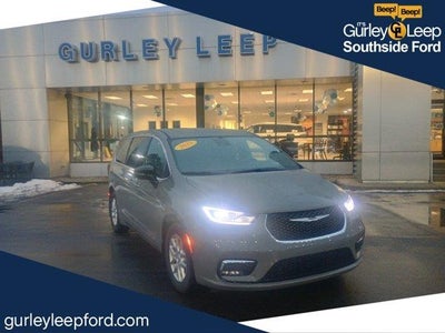 2025 Chrysler Pacifica Select 4DR Mini-Van