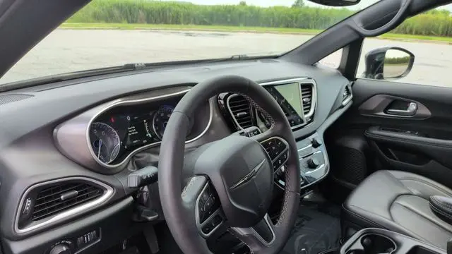 2026 Chrysler Pacifica Select