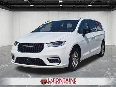 Photo of a 2026 Chrysler Pacifica Select 4DR Mini-Van for sale