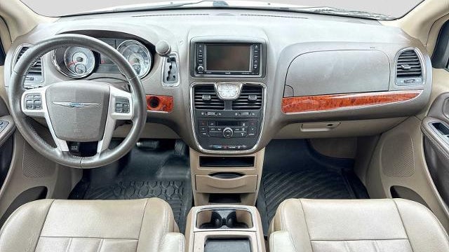 2014 Chrysler Town and Country Touring