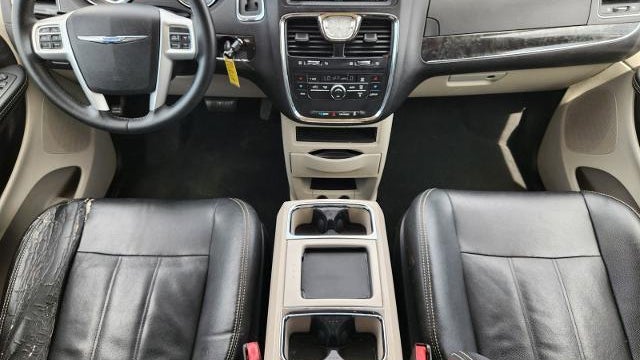 2014 Chrysler Town and Country Touring