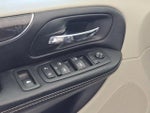 2015 Town and Country Thumbnail 19