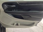 2015 Town and Country Thumbnail 29