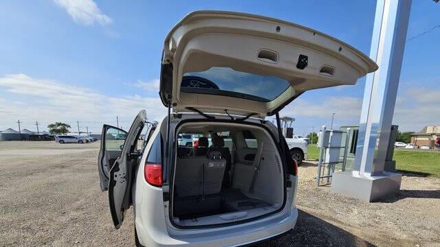 2017 Chrysler Pacifica Touring-L