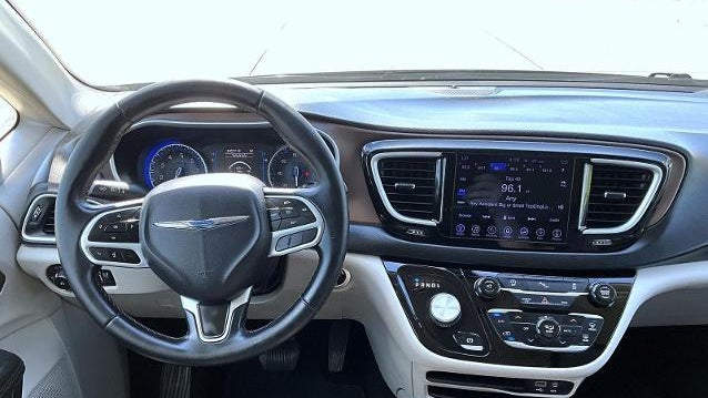 2017 Chrysler Pacifica Touring Plus