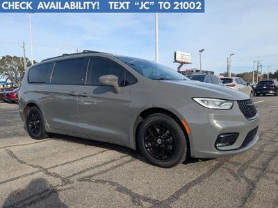 Photo of a 2022 Chrysler Pacifica Touring L 4DR Mini-Van for sale