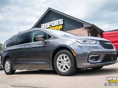 Photo of a 2022 Chrysler Pacifica Touring L 4DR Mini-Van for sale