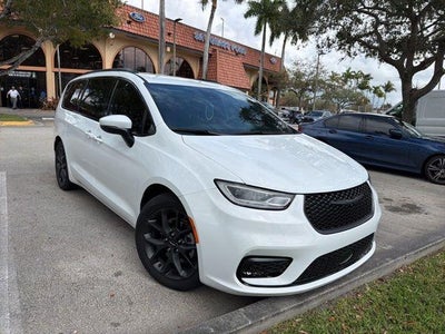 Photo of a 2023 Chrysler Pacifica Touring L 4DR Mini-Van for sale