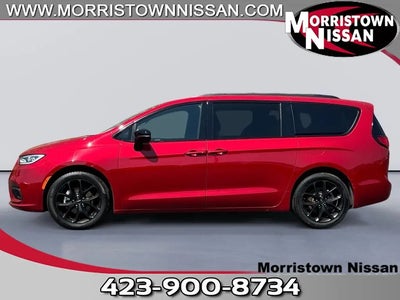 Photo of a 2023 Chrysler Pacifica Touring L 4DR Mini-Van for sale