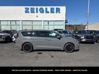 Photo of a 2023 Chrysler Pacifica Touring L 4DR Mini-Van for sale