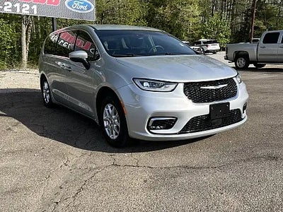 Photo of a 2023 Chrysler Pacifica Touring L 4DR Mini-Van for sale