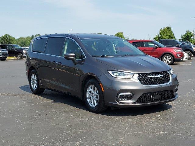2023 Chrysler Pacifica - $21,500