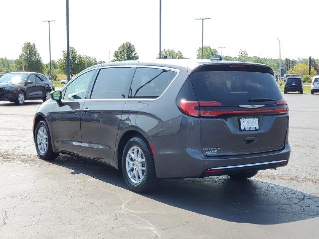 2023 Chrysler Pacifica - $21,500