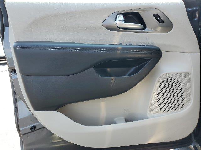 2023 Chrysler Pacifica - $21,500