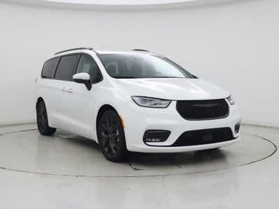 Photo of a 2023 Chrysler Pacifica Touring L 4DR Mini-Van for sale
