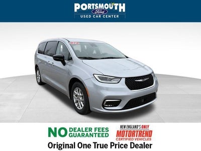 Photo of a 2024 Chrysler Pacifica Touring L 4DR Mini-Van for sale