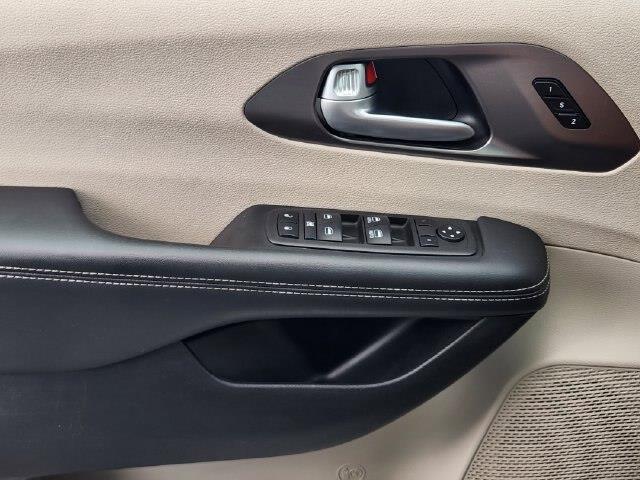 2024 Chrysler Pacifica - $19,595