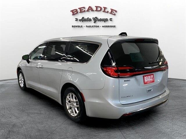 2024 Chrysler Pacifica - $32,500
