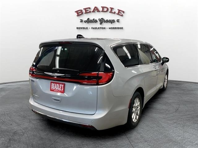 2024 Chrysler Pacifica - $32,500