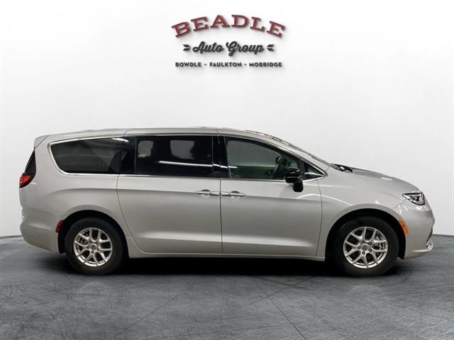 2024 Chrysler Pacifica - $32,500