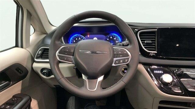 2024 Chrysler Pacifica - $32,500