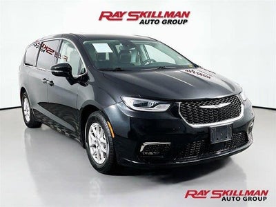 Photo of a 2024 Chrysler Pacifica Touring L 4DR Mini-Van for sale