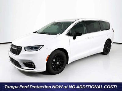 Photo of a 2024 Chrysler Pacifica Touring L 4DR Mini-Van for sale