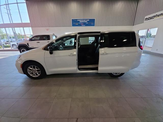 2024 Chrysler Pacifica - $22,874