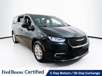 Photo of a 2025 Chrysler Pacifica Select 4DR Mini-Van for sale