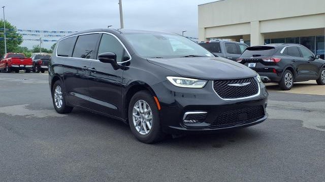 Preowned 2025 Chrysler Pacifica Select for Sale