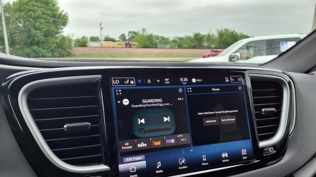 2025 Chrysler Pacifica Select