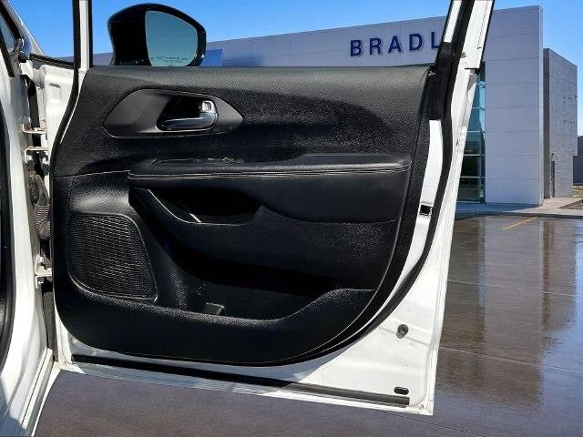 2025 Chrysler Pacifica - $23,160