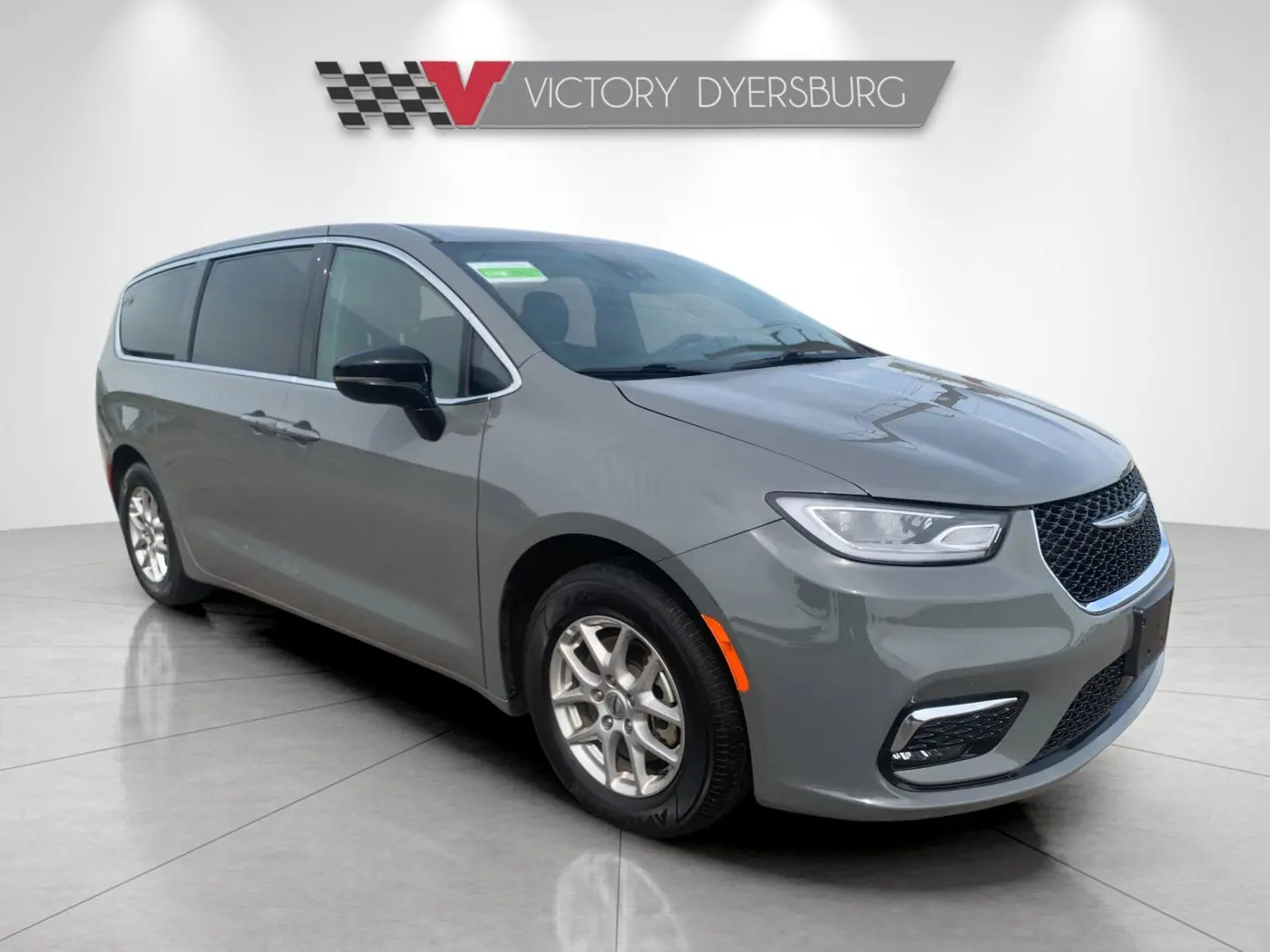 2025 Chrysler Pacifica - $28,775