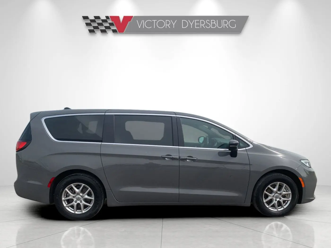 2025 Chrysler Pacifica - $28,775