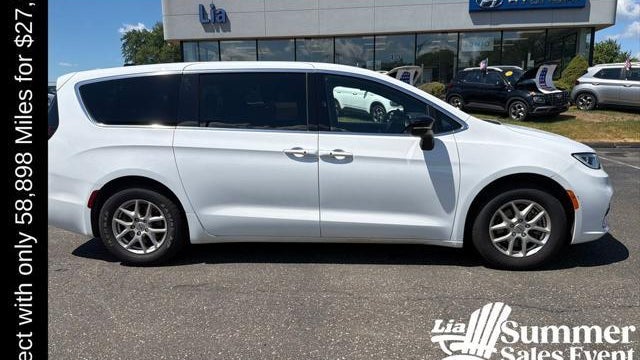 2025 Chrysler Pacifica Select