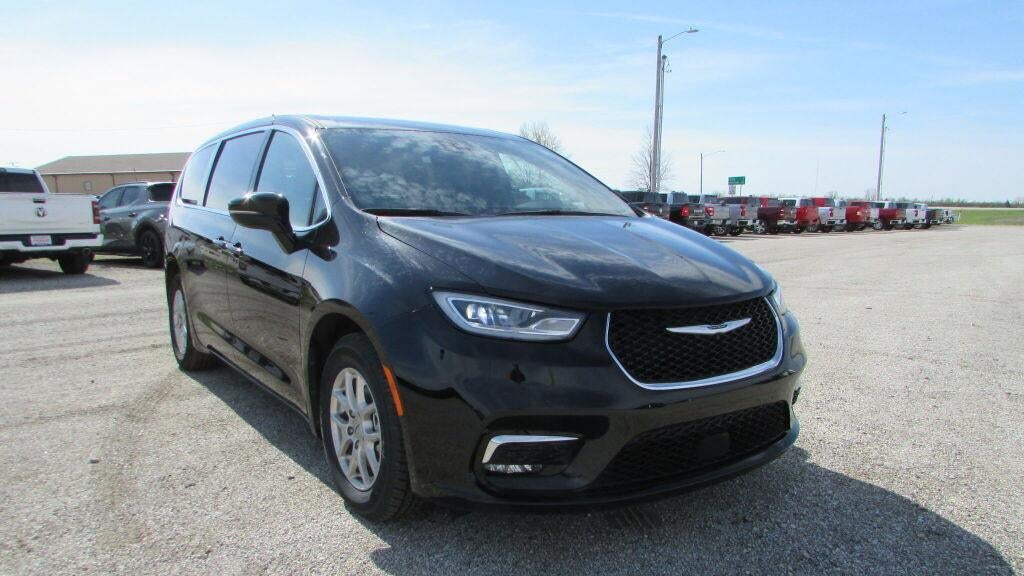 Preowned 2025 Chrysler Pacifica Select for Sale