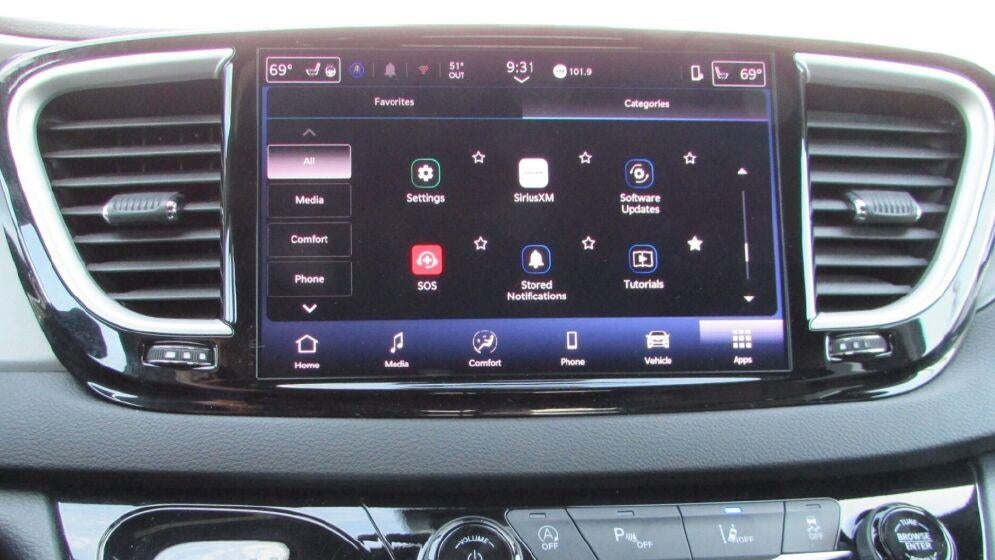 2025 Chrysler Pacifica Select