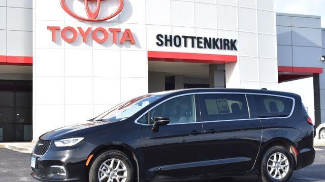 Preowned 2025 Chrysler Pacifica Select for Sale