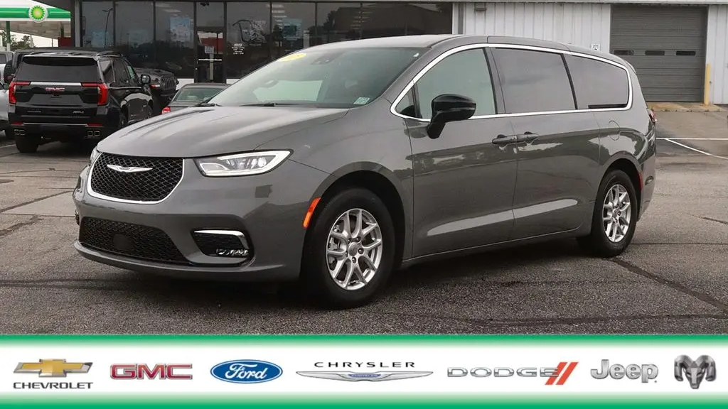 Preowned 2025 Chrysler Pacifica Select for Sale