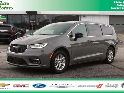 Photo of a 2025 Chrysler Pacifica Select 4DR Mini-Van for sale