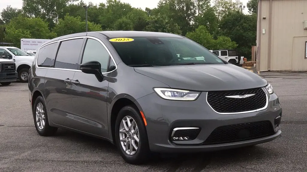 2025 Chrysler Pacifica Select