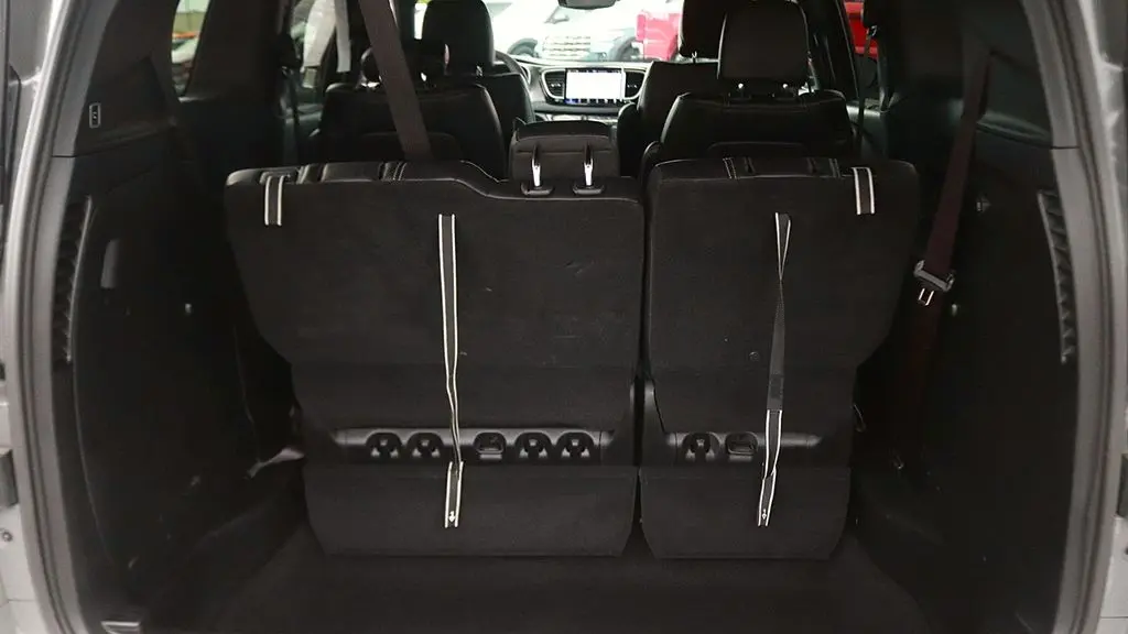 2025 Chrysler Pacifica Select