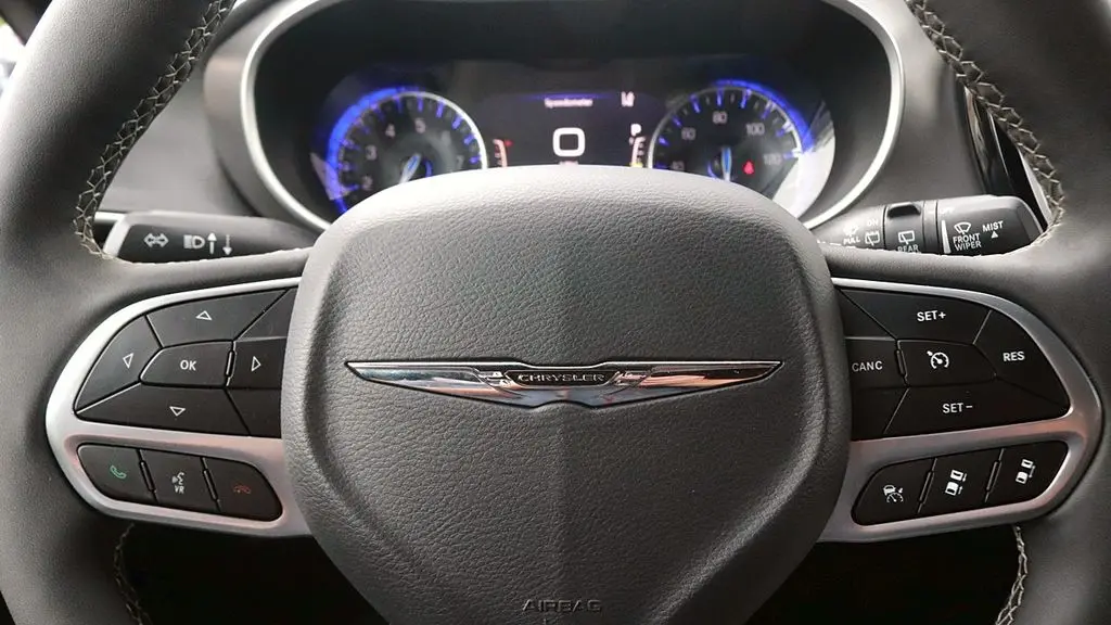 2025 Chrysler Pacifica Select