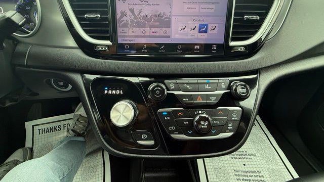 2025 Chrysler Pacifica Select