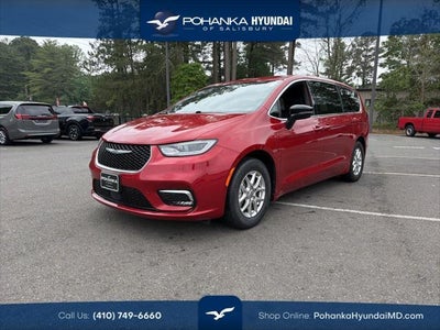 Photo of a 2025 Chrysler Pacifica Select 4DR Mini-Van for sale