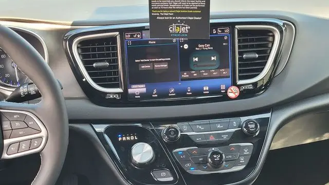 2025 Chrysler Pacifica Select