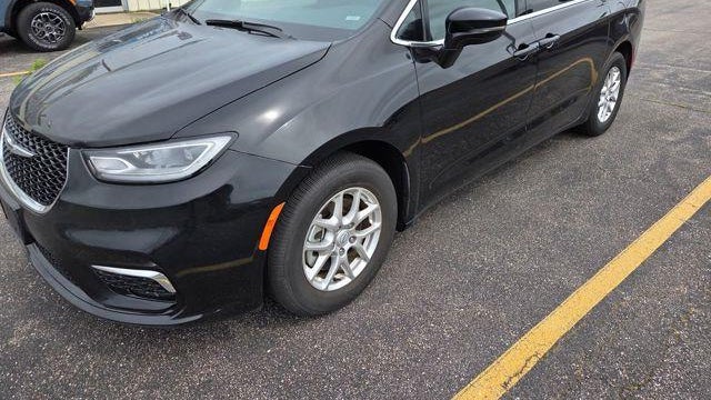 Preowned 2025 Chrysler Pacifica Select for Sale