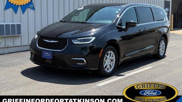 Preowned 2025 Chrysler Pacifica Select for Sale