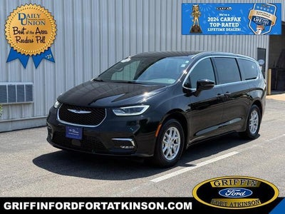 Photo of a 2025 Chrysler Pacifica Select 4DR Mini-Van for sale