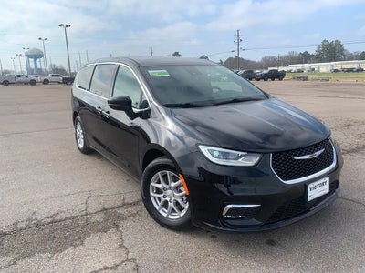 Photo of a 2025 Chrysler Pacifica Select 4DR Mini-Van for sale